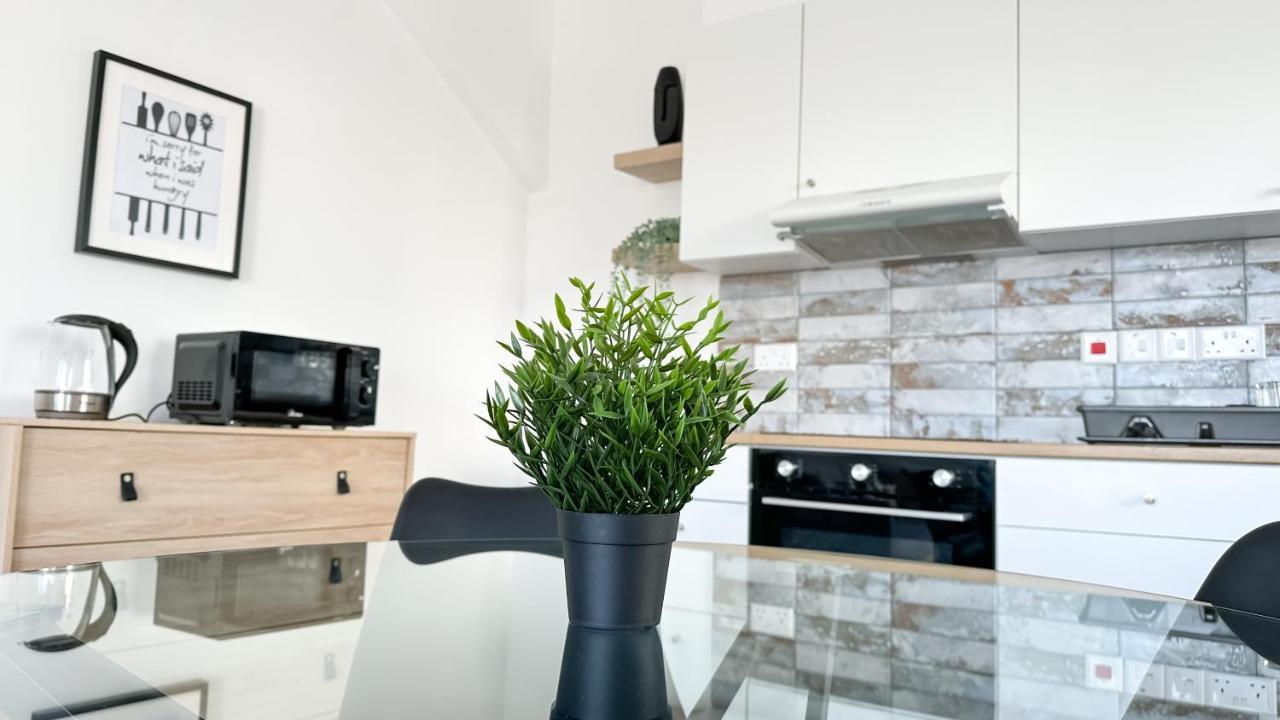 Vacation Mode Apartment 아이아 나파 외부 사진